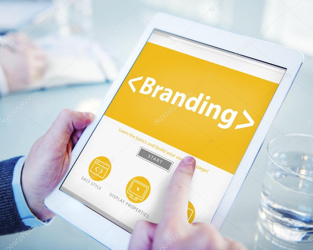 Schermata di sito web con immagini coordinate al brand
